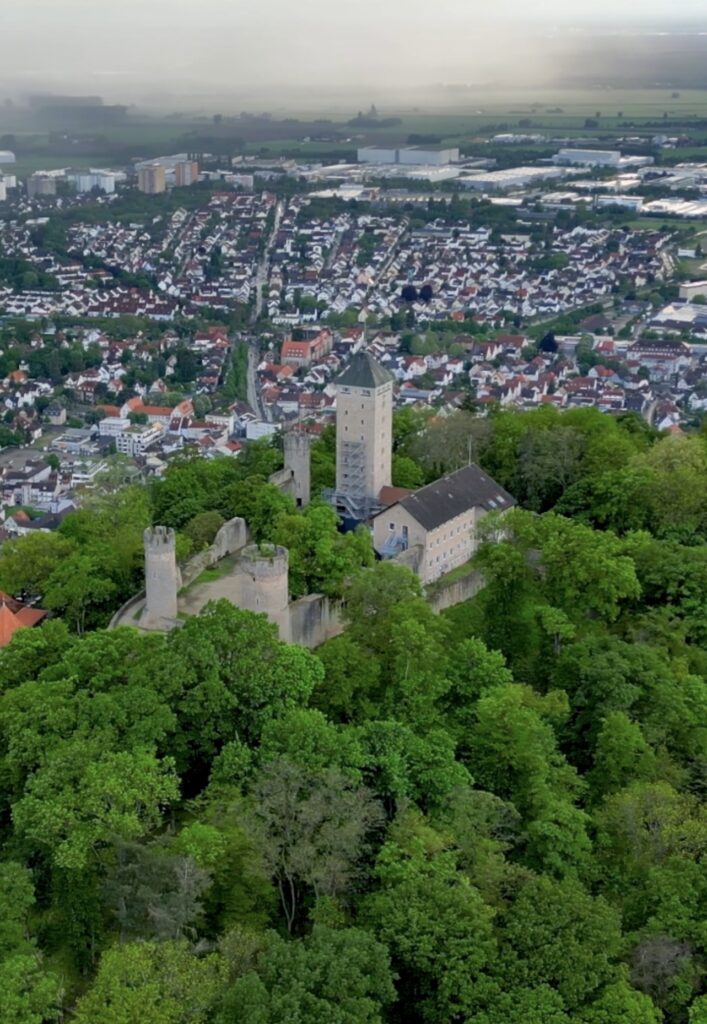 Drohnenaufnahme der Starkenburg